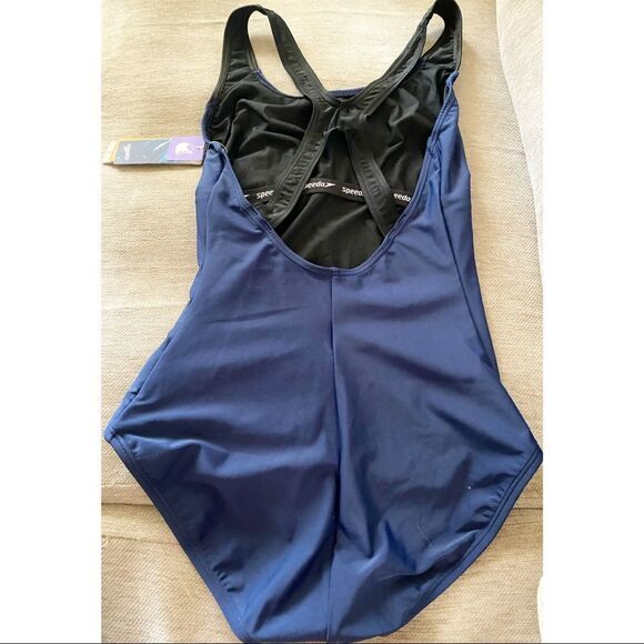 ✨ Speedo Keyhole One Piece Bathing Suit ✨ - Picture 4 of 5